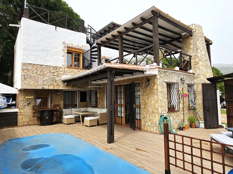 Villa til salgs i Sierra Blanca, Málaga