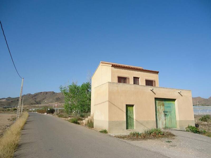 Villa for sale in Pilar de Jaravia, Almería