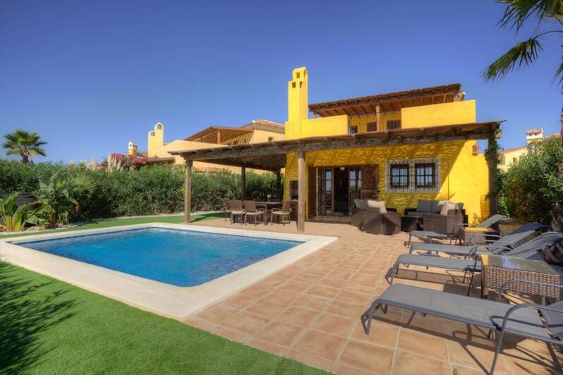 Villa en venta en Desert Springs, Almería