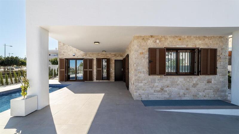 2 bedroom Townhouse for sale