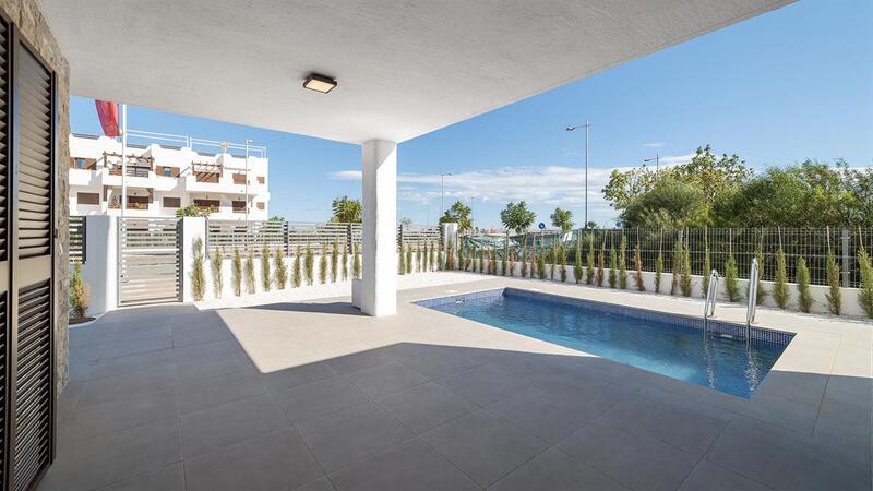 2 bedroom Townhouse for sale