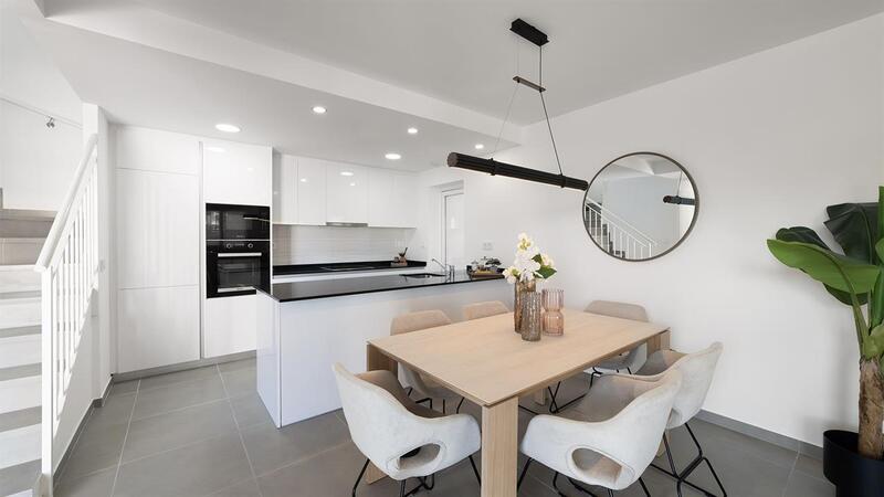 2 bedroom Townhouse for sale