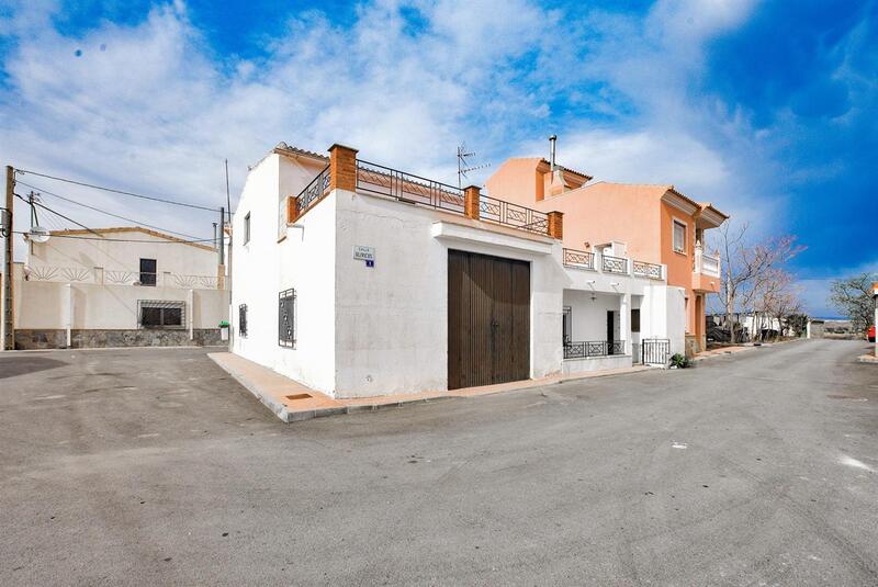 Townhouse for sale in Santopetar, Almería