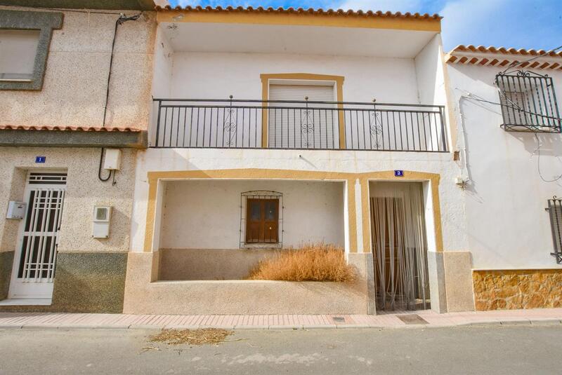 Townhouse for sale in Santopetar, Almería