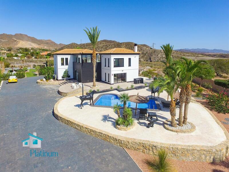 Villa for sale in Pilar de Jaravia, Almería