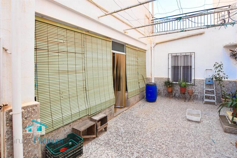 4 slaapkamer Gezinswoning Te koop