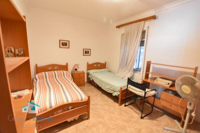 4 slaapkamer Gezinswoning Te koop