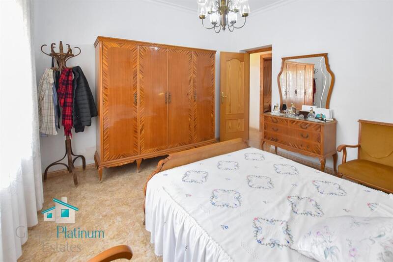 4 slaapkamer Gezinswoning Te koop