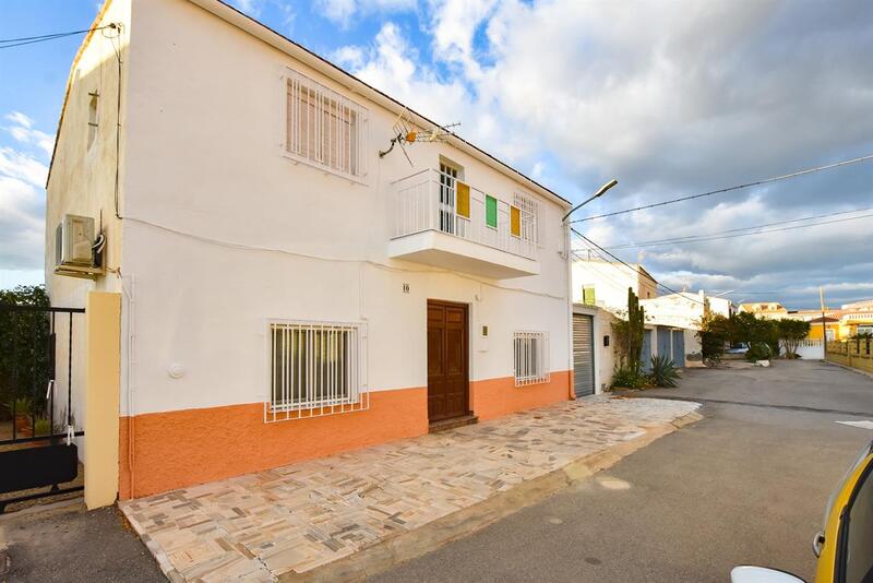 Villa en venta en La Alfoquia, Almería