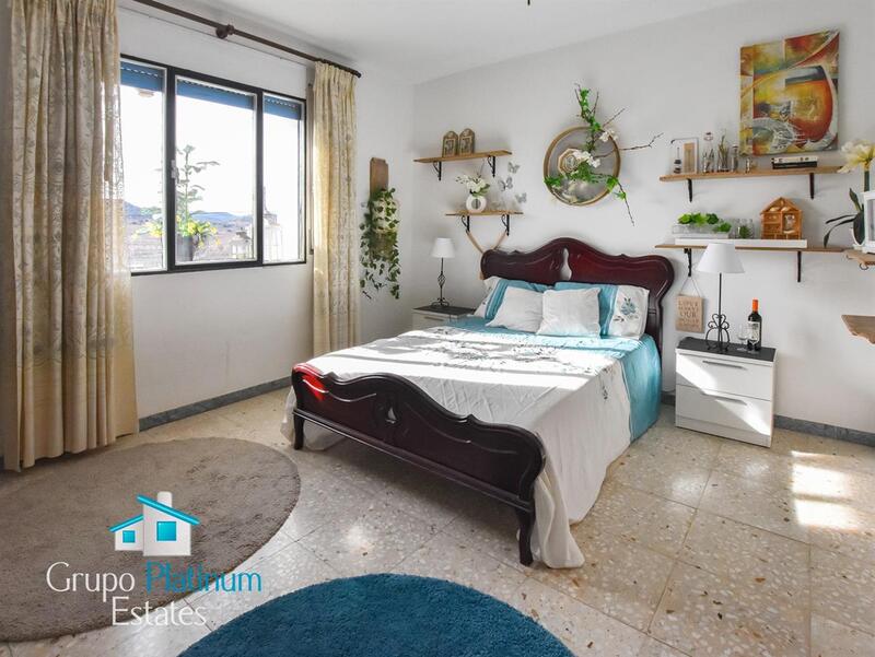 6 bedroom Villa for sale