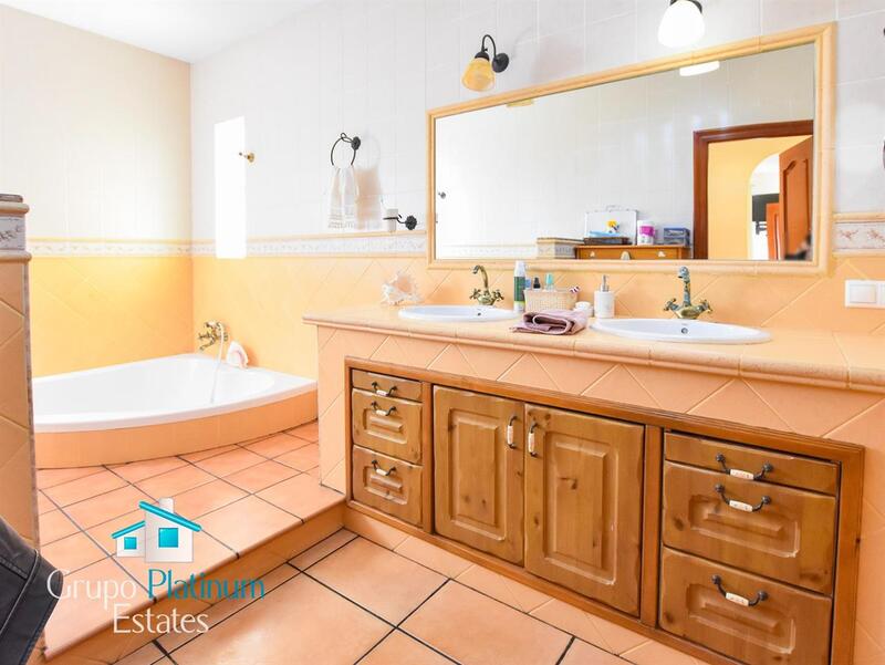 4 Cuarto Villa en venta