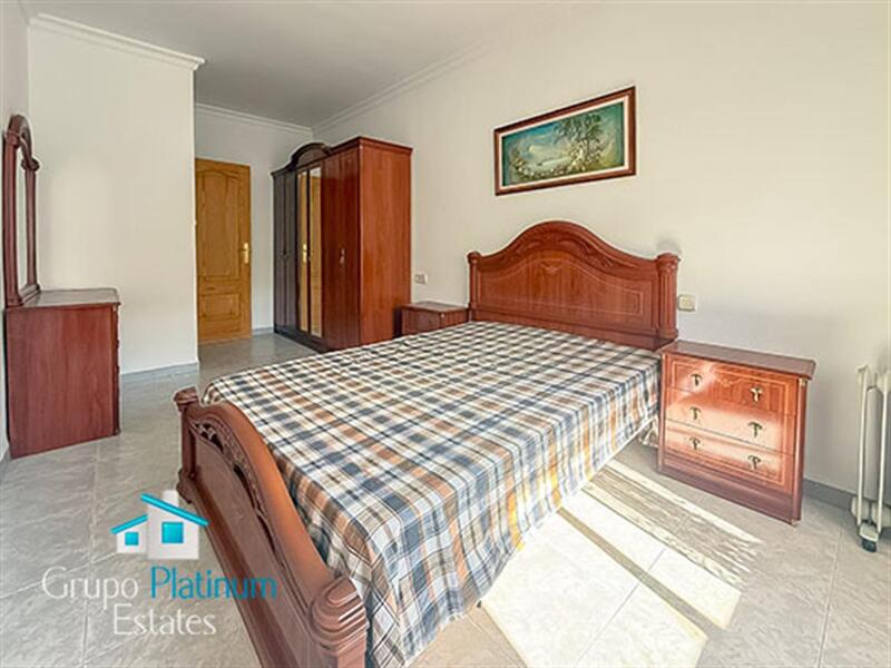 4 bedroom Townhouse for sale