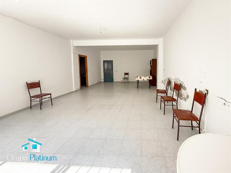 4 bedroom Townhouse for sale