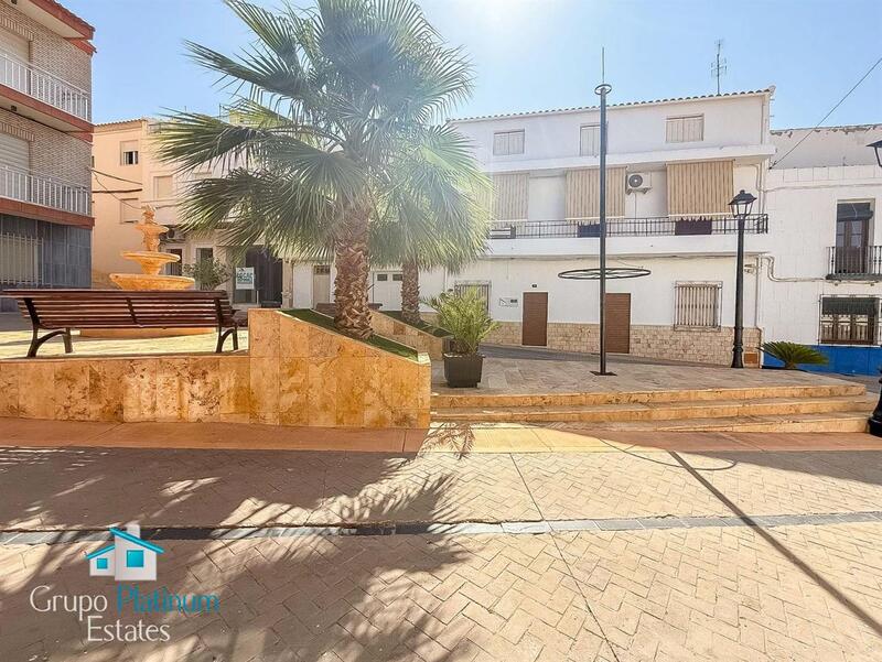 4 bedroom Townhouse for sale