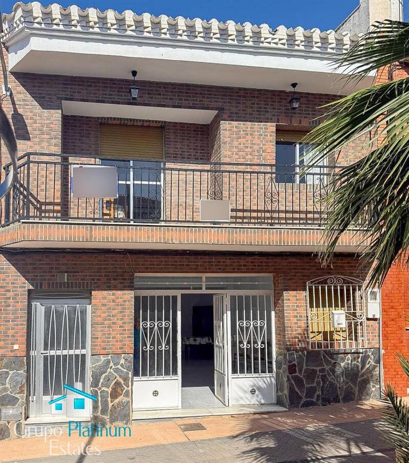 4 bedroom Townhouse for sale