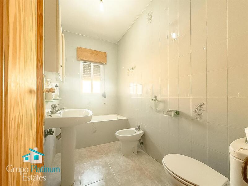 4 bedroom Townhouse for sale