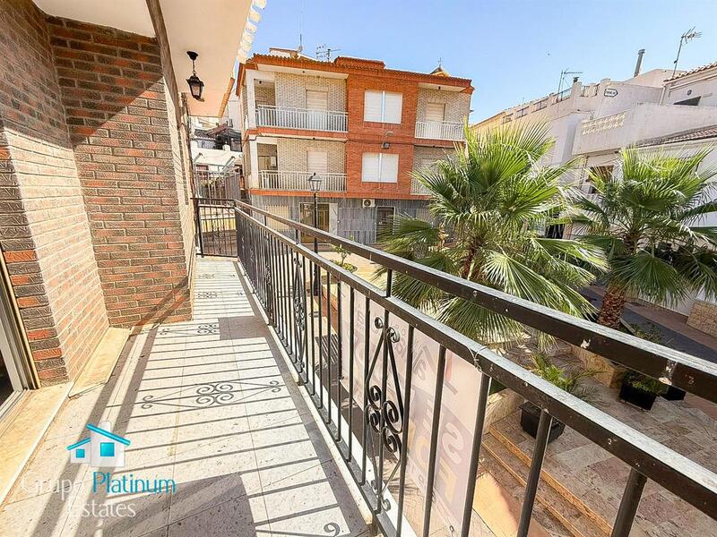 4 bedroom Townhouse for sale