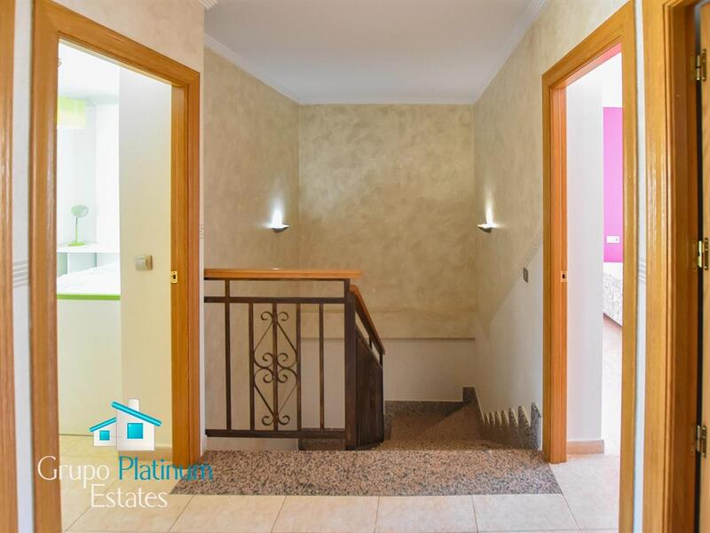 5 bedroom Townhouse for sale