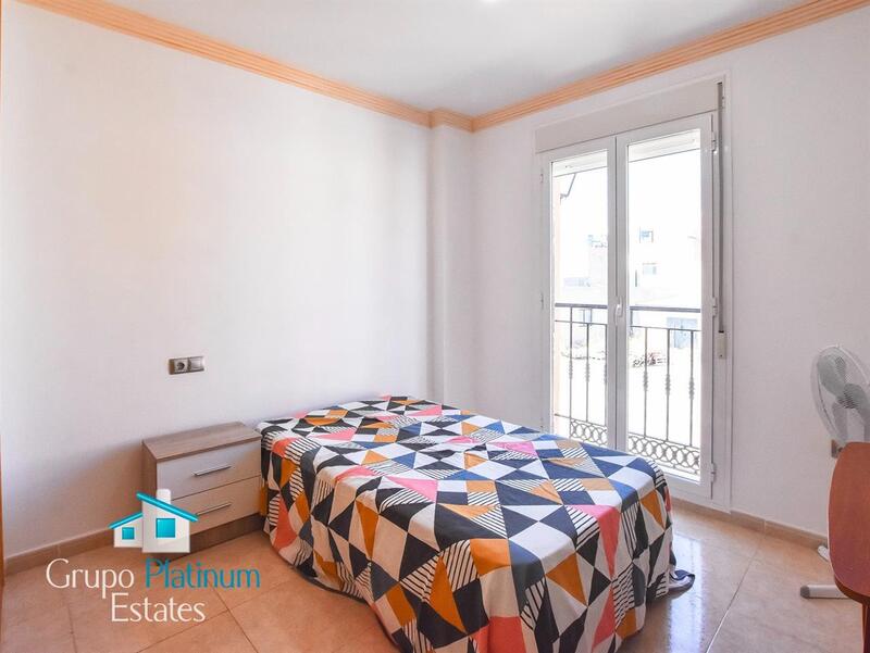 5 bedroom Townhouse for sale