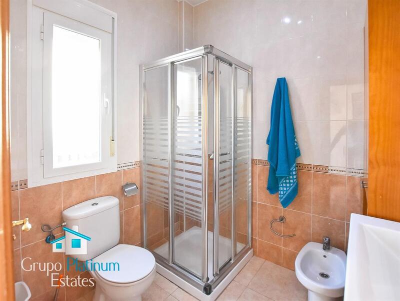 5 bedroom Townhouse for sale
