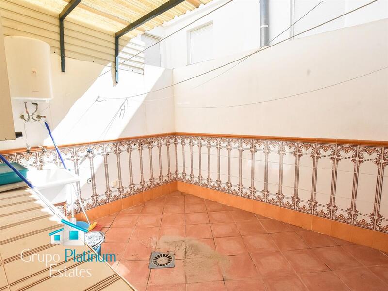 5 bedroom Townhouse for sale