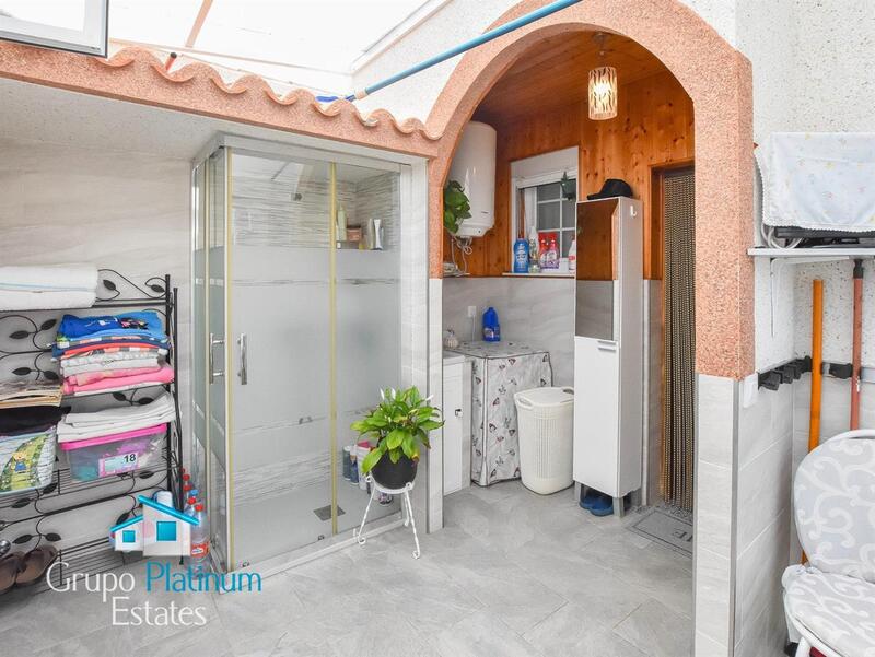 3 slaapkamer Gezinswoning Te koop