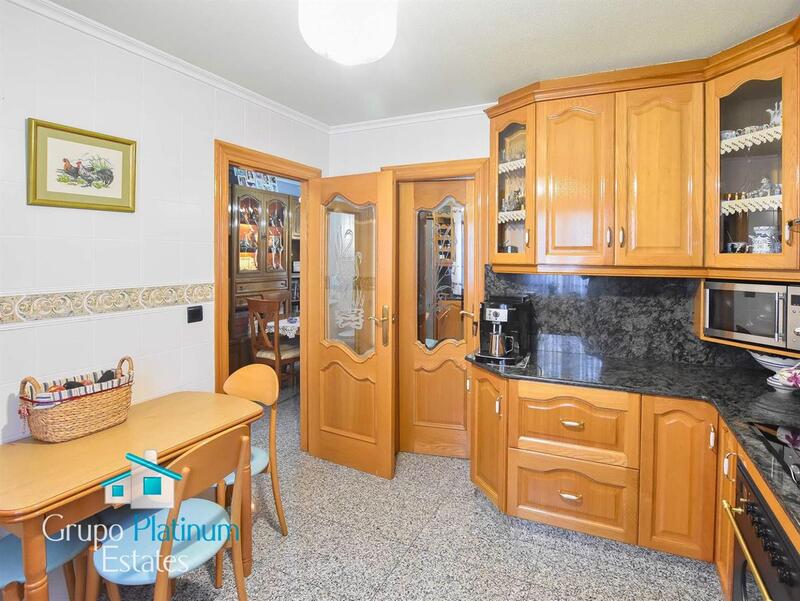 3 slaapkamer Gezinswoning Te koop