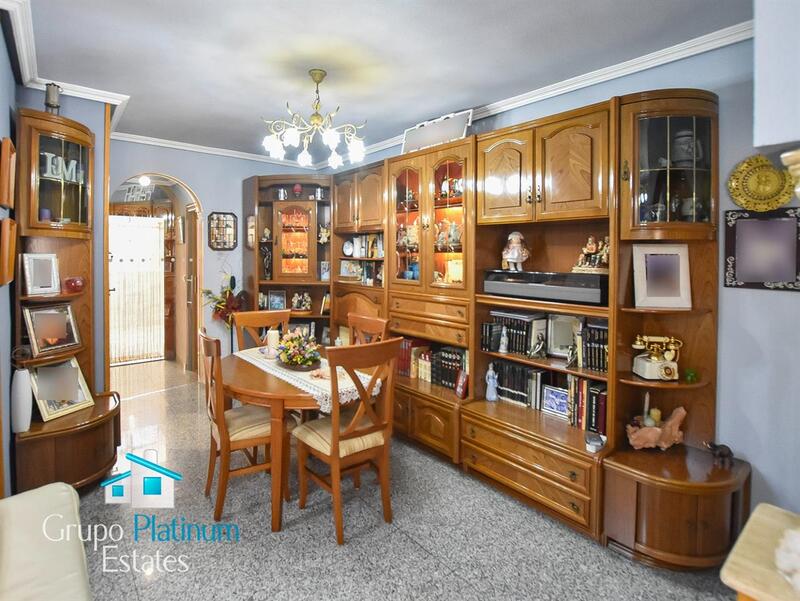 3 slaapkamer Gezinswoning Te koop
