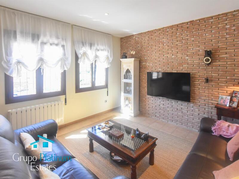 3 slaapkamer Gezinswoning Te koop