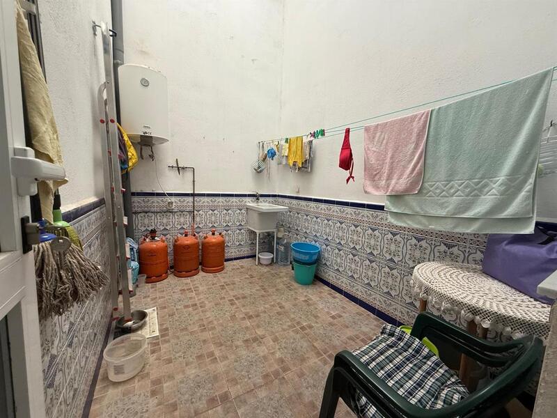 4 bedroom Townhouse for sale