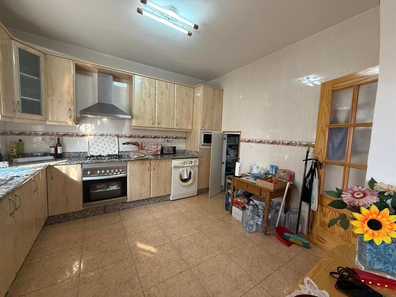 4 bedroom Townhouse for sale