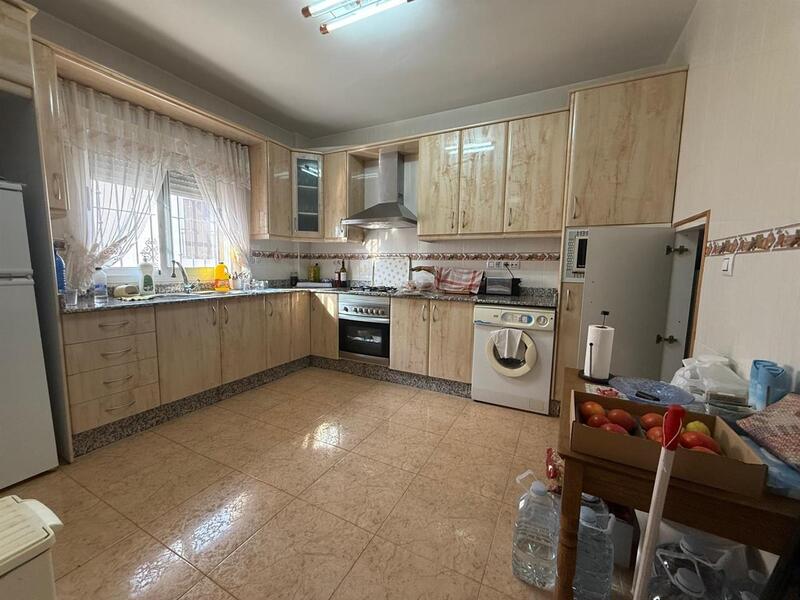 4 bedroom Townhouse for sale