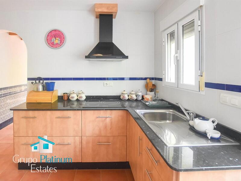 5 bedroom Townhouse for sale