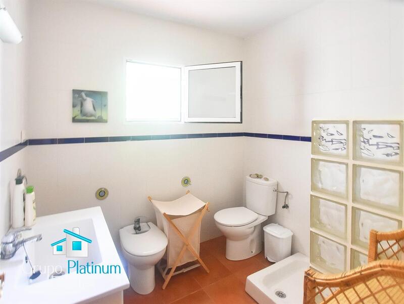 5 bedroom Townhouse for sale