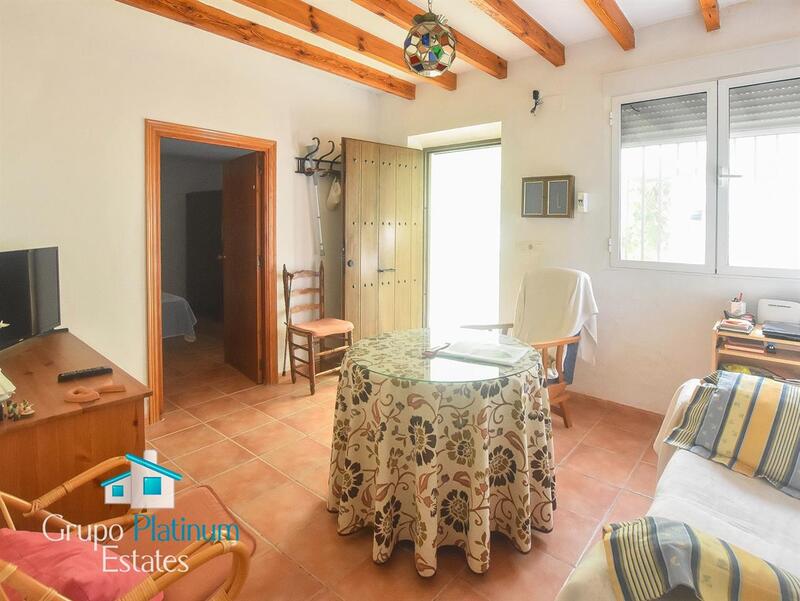 5 bedroom Townhouse for sale