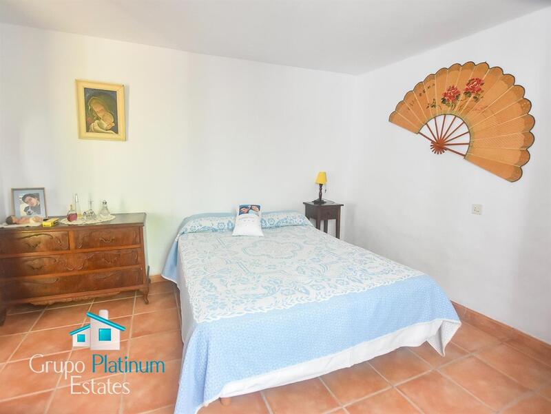 5 bedroom Townhouse for sale