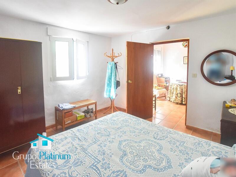 5 bedroom Townhouse for sale
