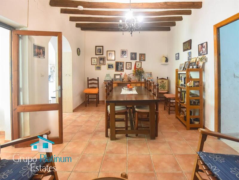 5 bedroom Townhouse for sale