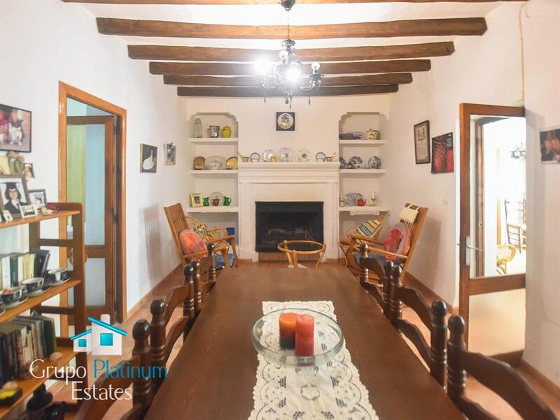 5 bedroom Townhouse for sale