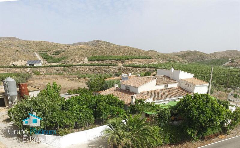 5 bedroom Townhouse for sale