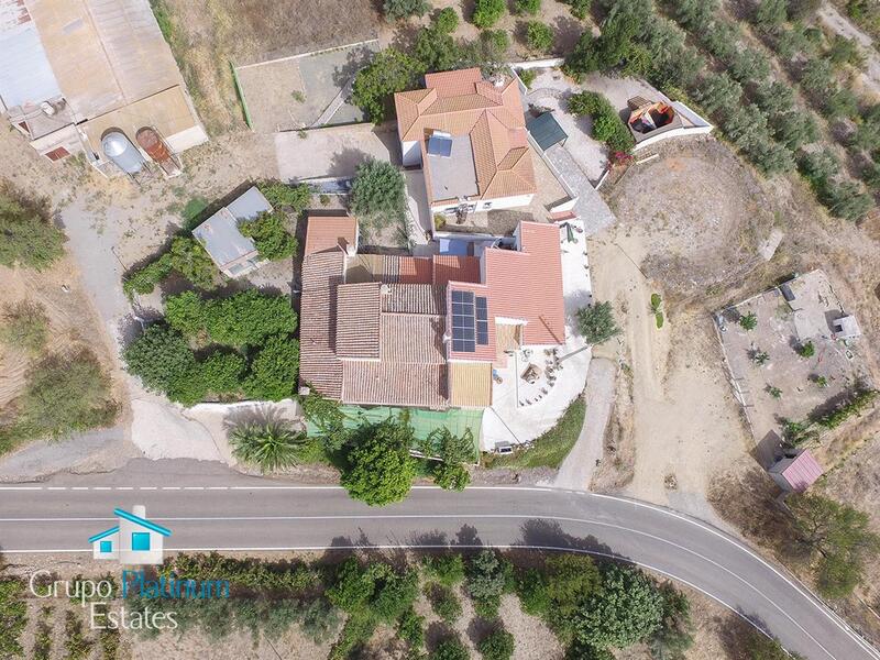 5 bedroom Townhouse for sale