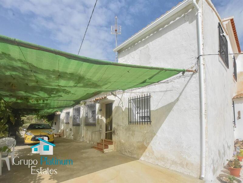 5 bedroom Townhouse for sale