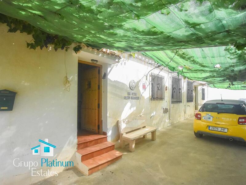 5 bedroom Townhouse for sale