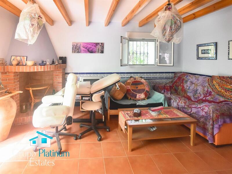 5 bedroom Townhouse for sale