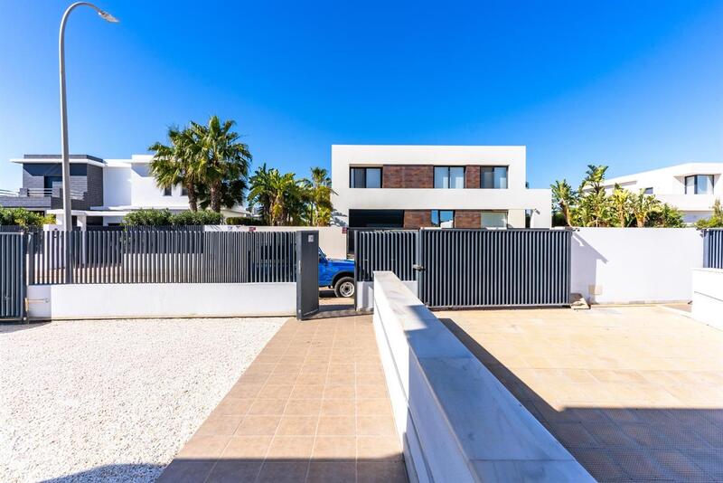 4 Cuarto Villa en venta