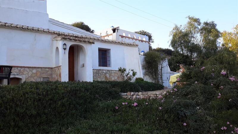 4 bedroom Townhouse for sale