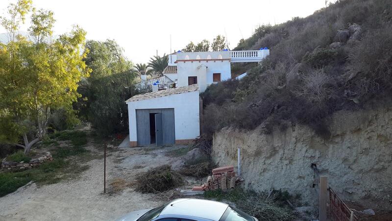 4 bedroom Townhouse for sale