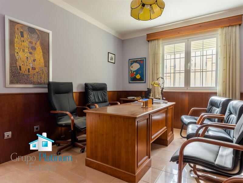 6 bedroom Villa for sale