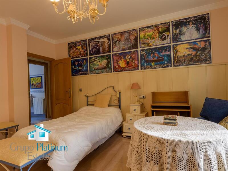 6 bedroom Villa for sale