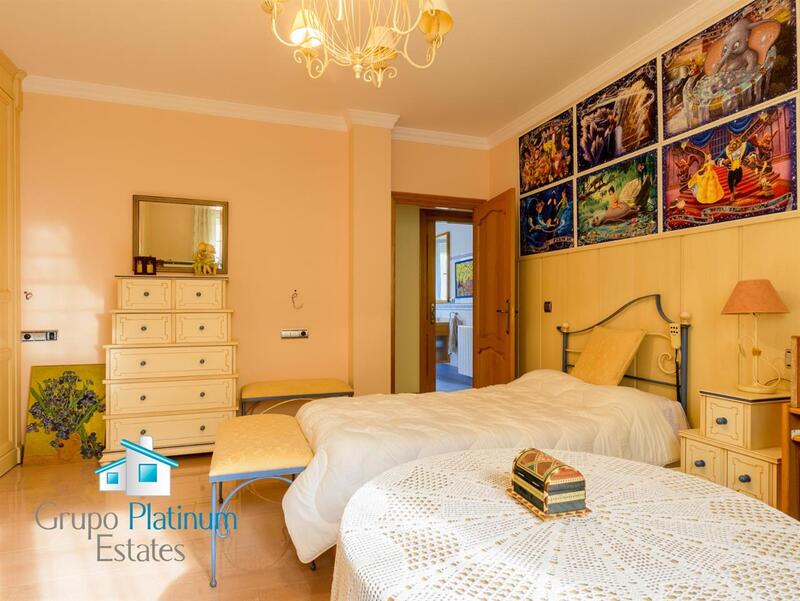 6 bedroom Villa for sale